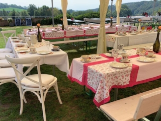 Blümchen Café Rochlitz gedeckte Tafel im Freien